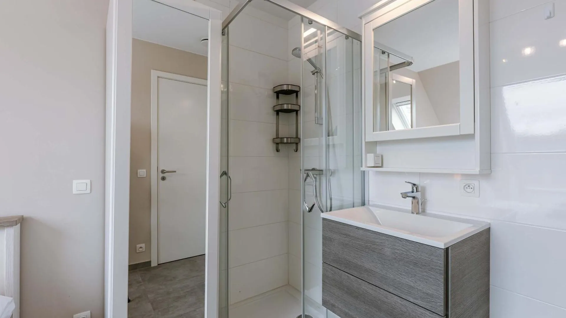 Huswell - Spacious 3-Bedroom Apartment In Oostende Ostend