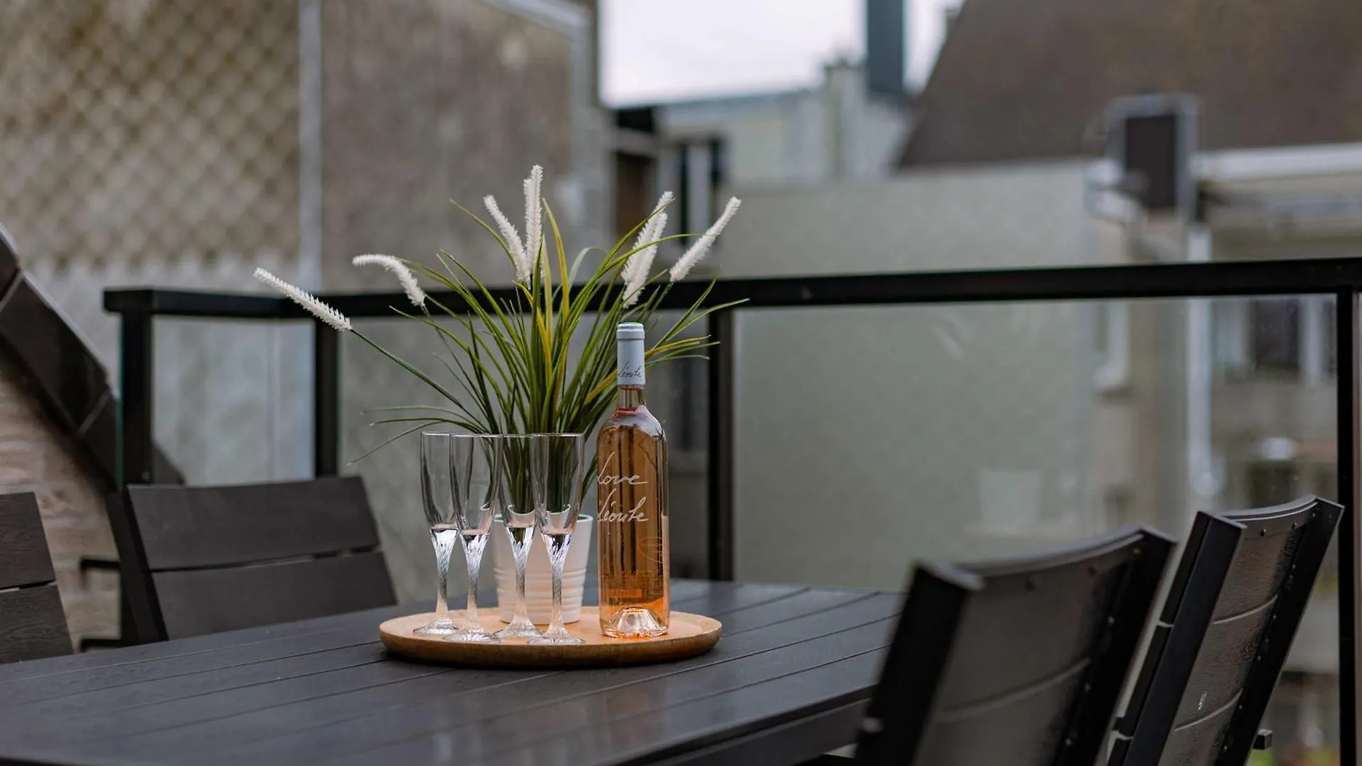 Huswell - Spacious 3-Bedroom Apartment In Oostende