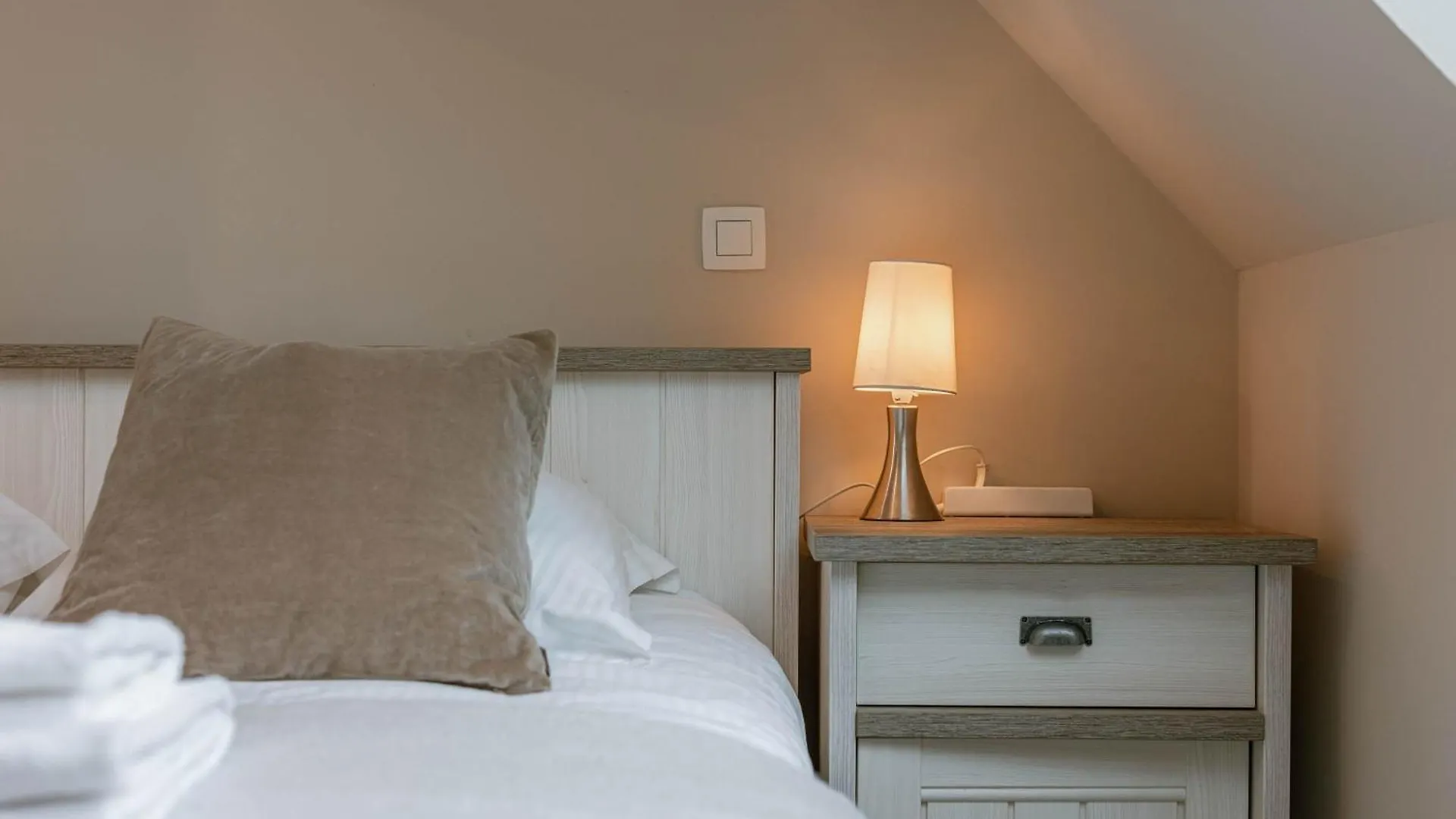 Huswell - Spacious 3-Bedroom Apartment In Oostende Belgium