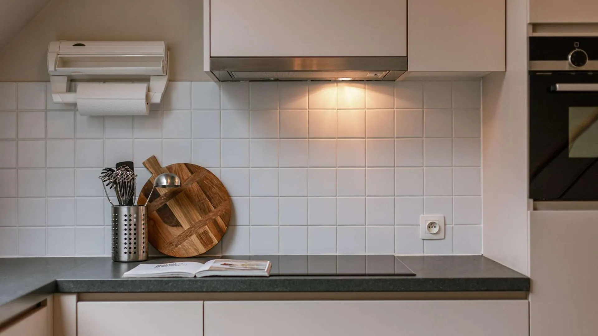 Huswell - Spacious 3-Bedroom Apartment In Oostende Belgium