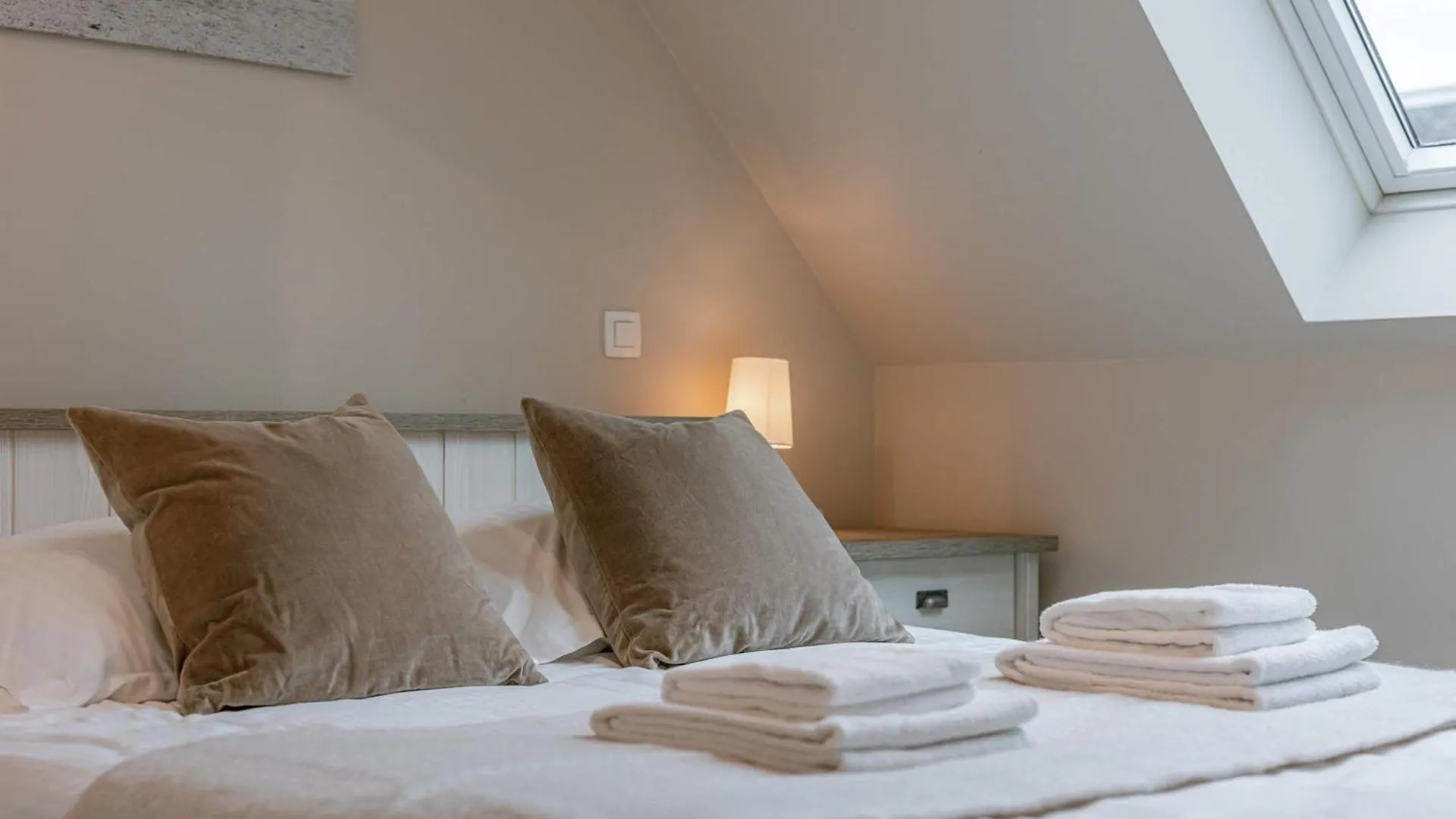 Huswell - Spacious 3-Bedroom Apartment In Oostende Belgium