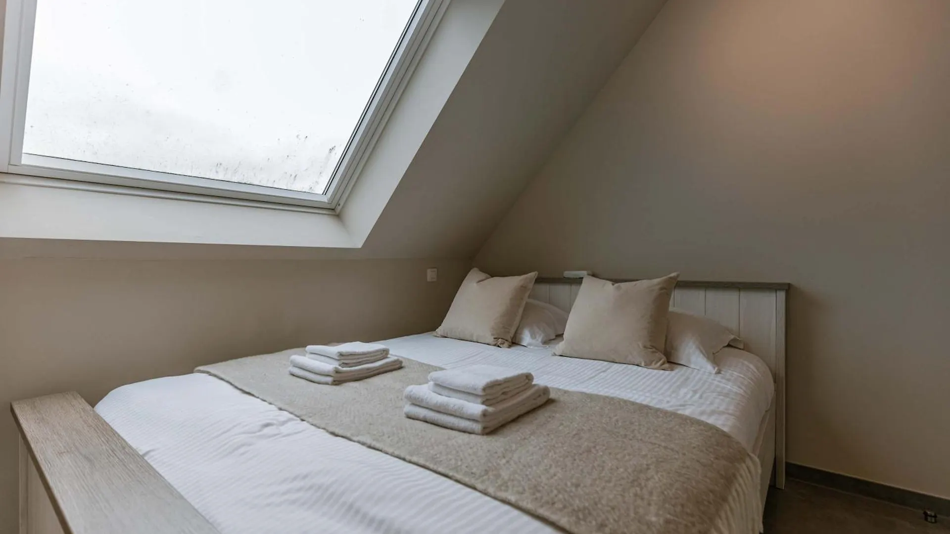 Huswell - Spacious 3-Bedroom Apartment In Oostende