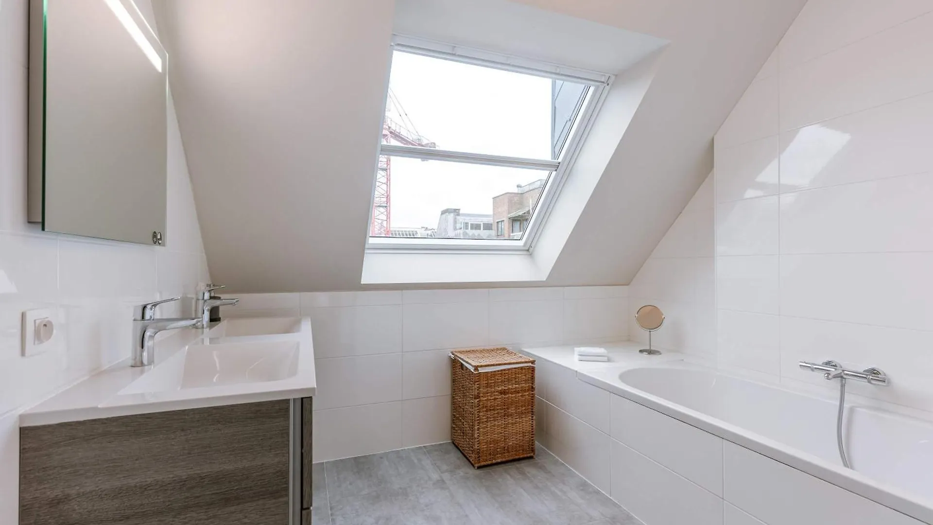 Huswell - Spacious 3-Bedroom Apartment In Oostende 0*, Ostend