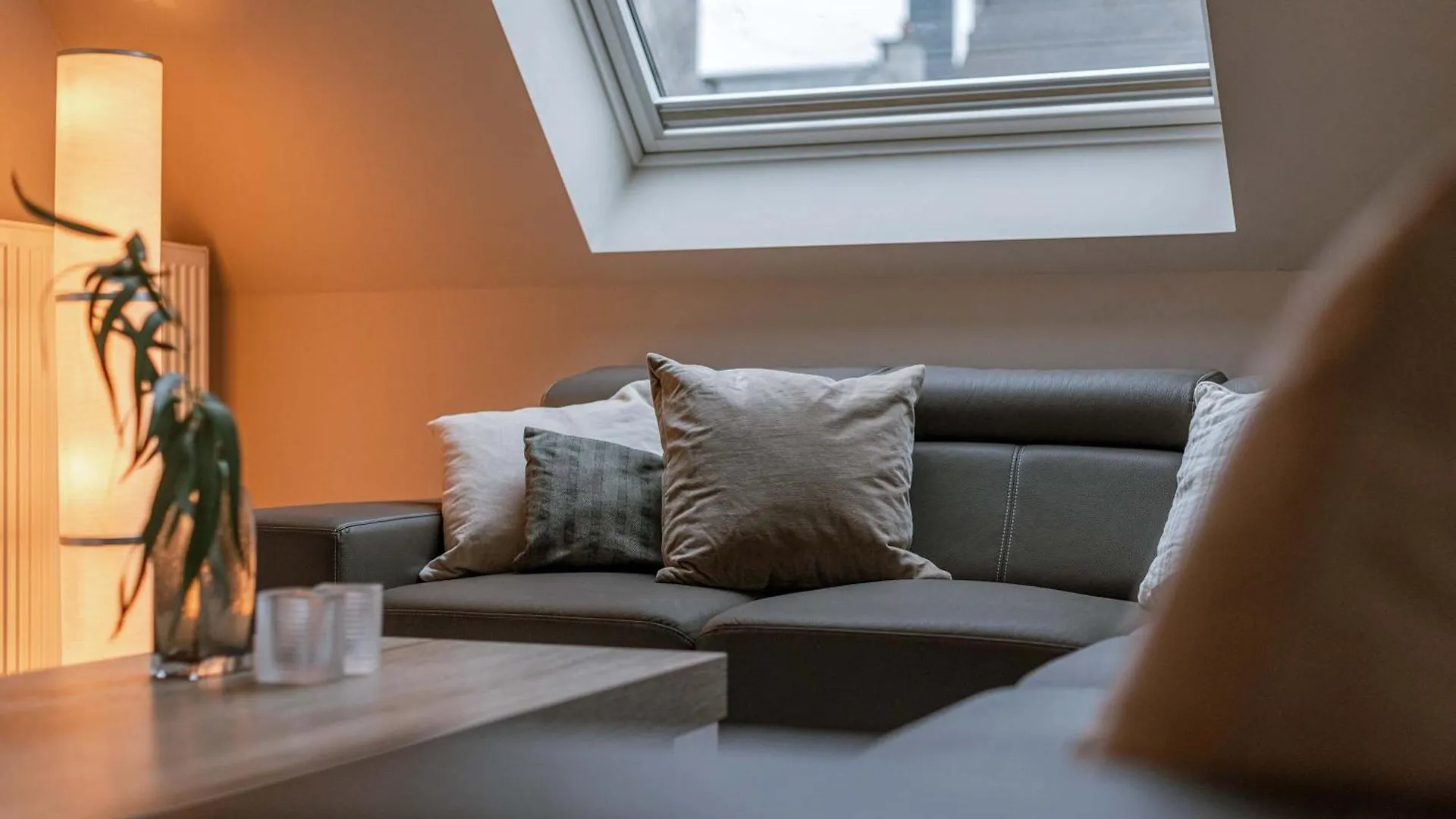 Huswell - Spacious 3-Bedroom Apartment In Oostende