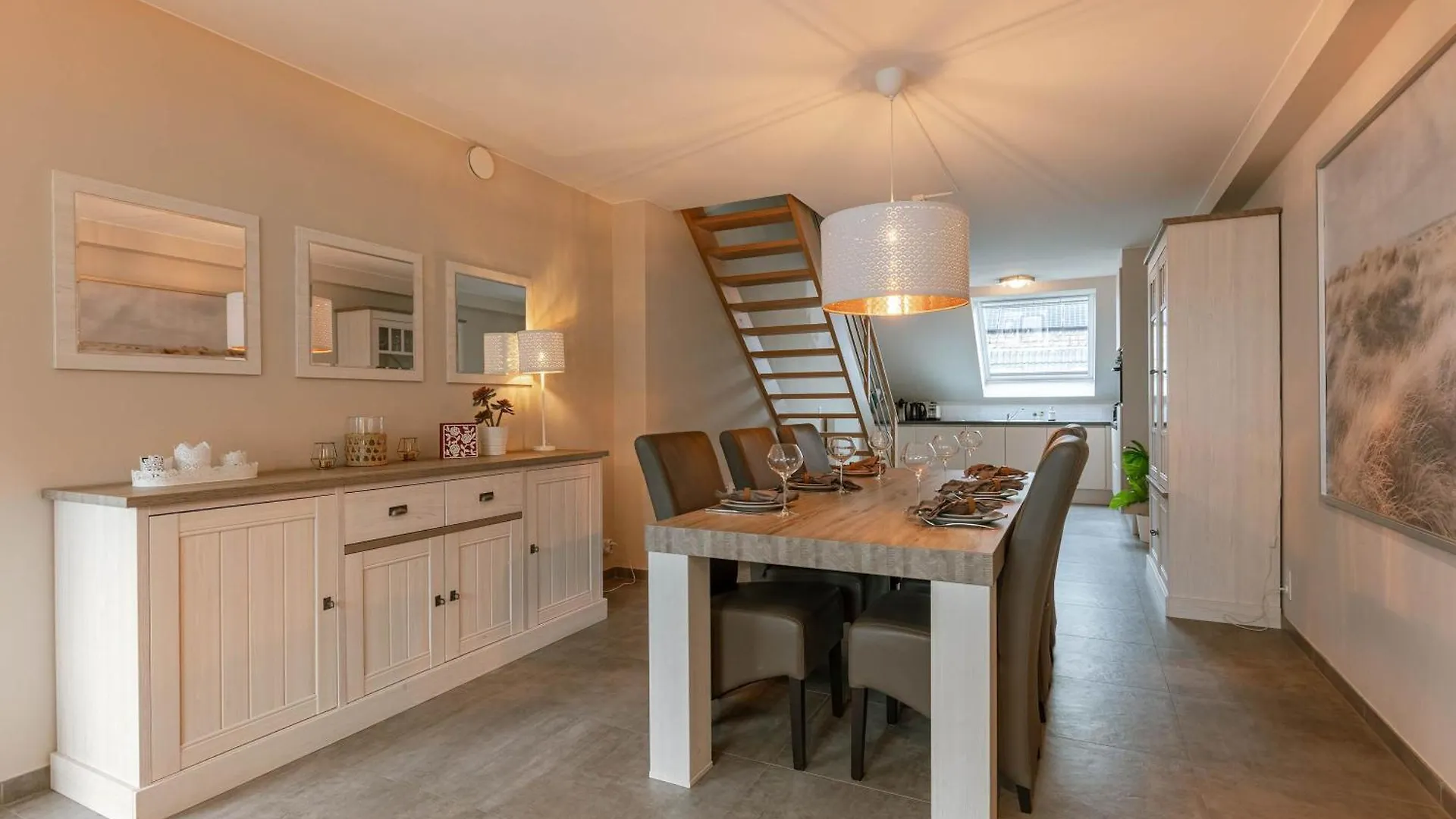 Huswell - Spacious 3-Bedroom Apartment In Oostende
