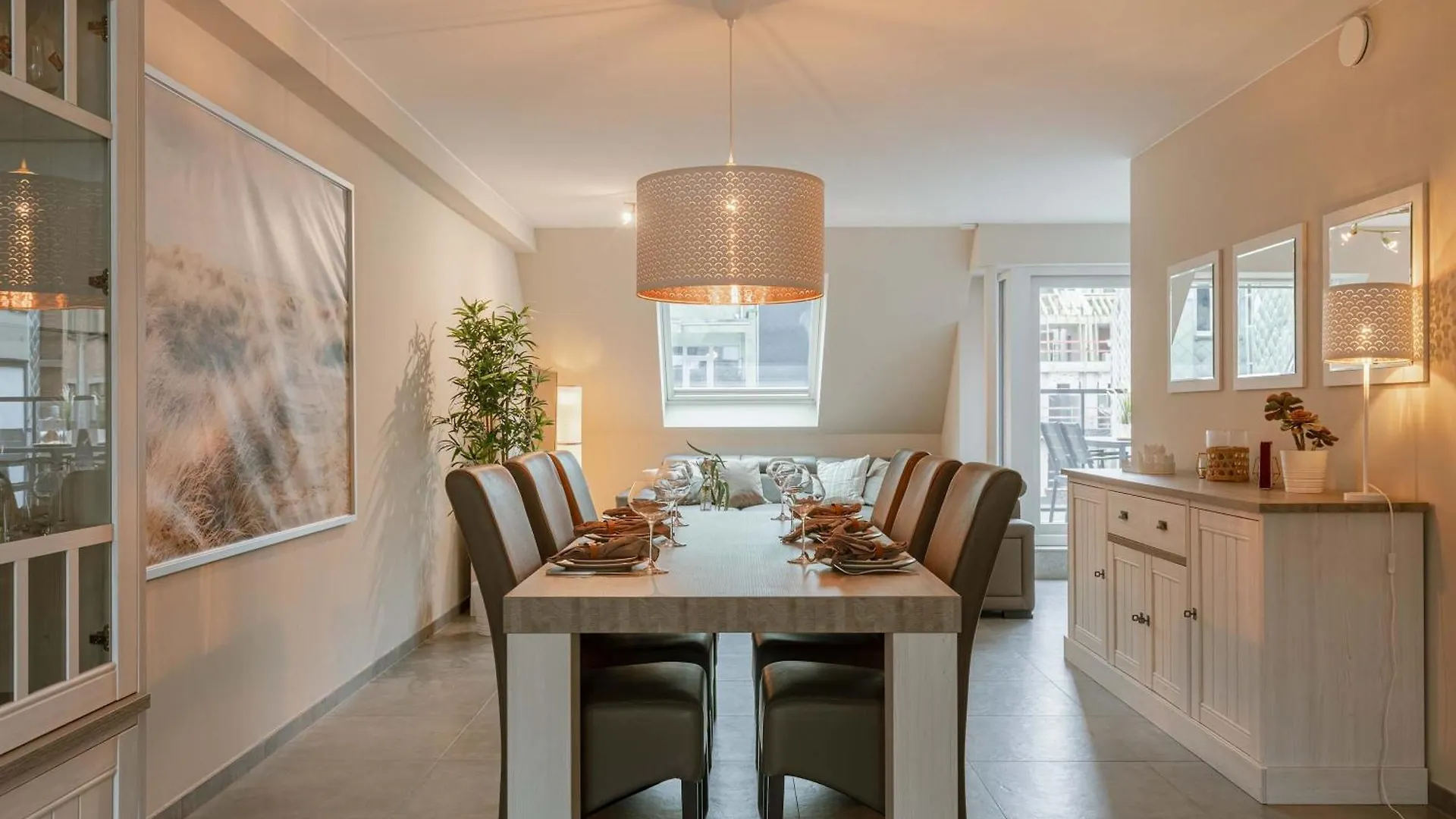 Huswell - Spacious 3-Bedroom Apartment In Oostende