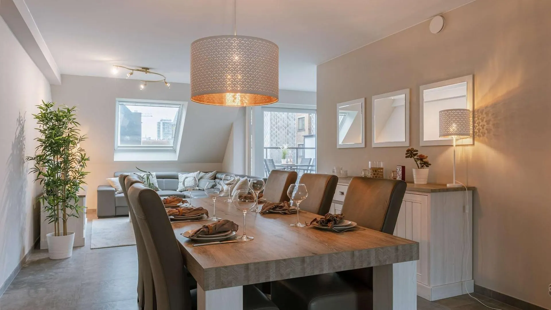 Huswell - Spacious 3-Bedroom Apartment In Oostende