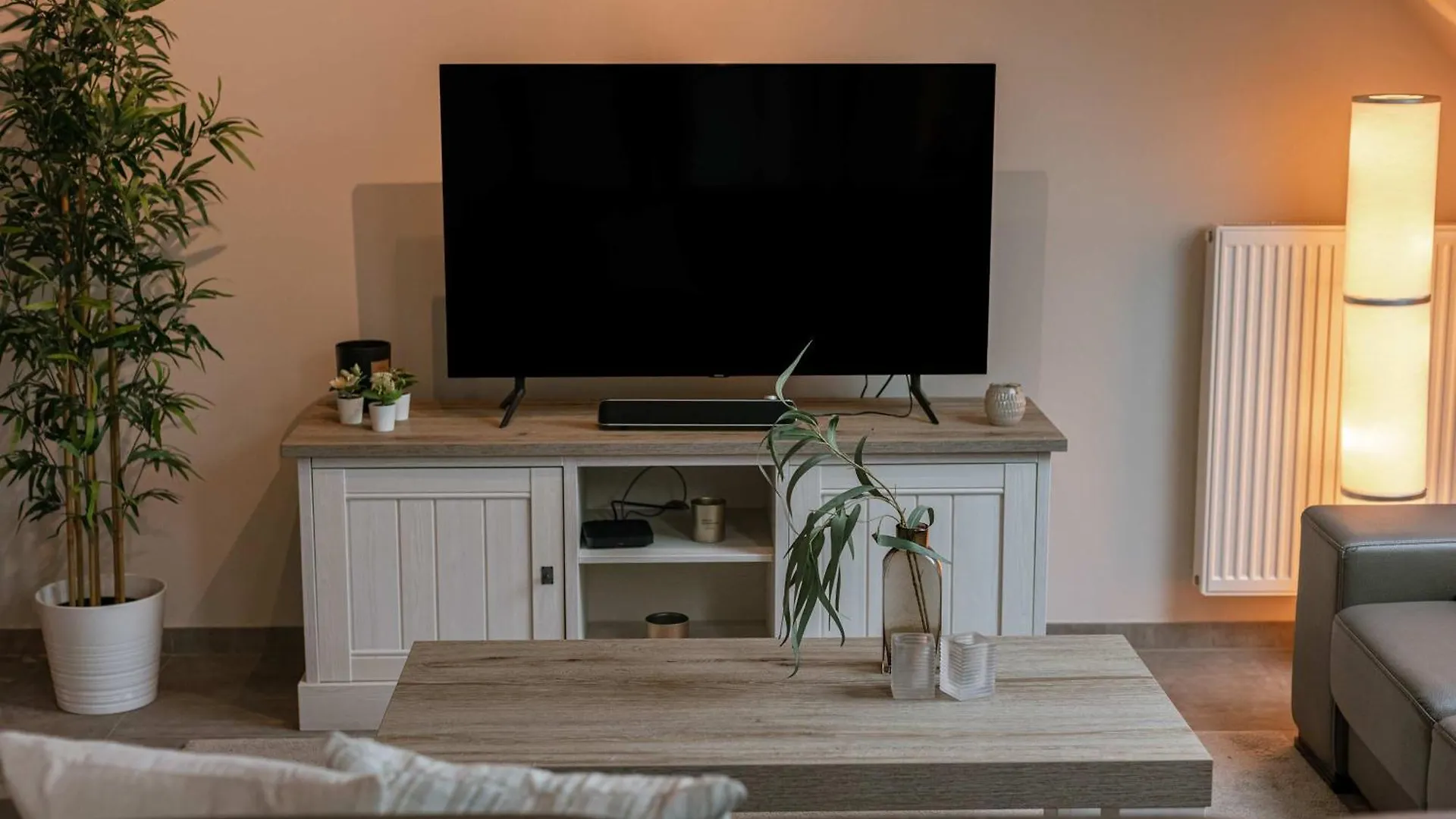 Huswell - Spacious 3-Bedroom Apartment In Oostende  Ostend