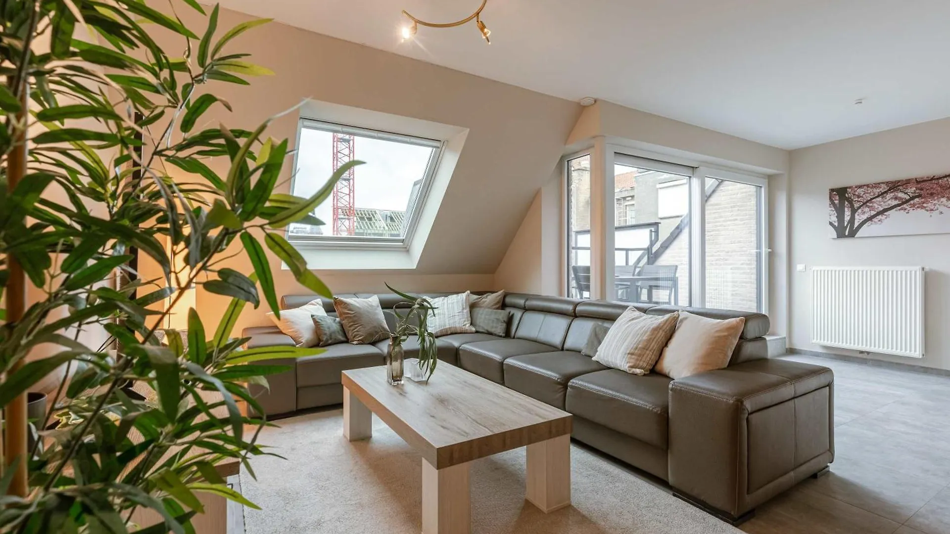 Huswell - Spacious 3-Bedroom Apartment In Oostende Belgium